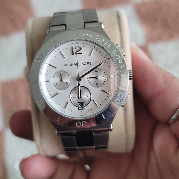 Silver Michael Kors watch - Picture 2 of 10